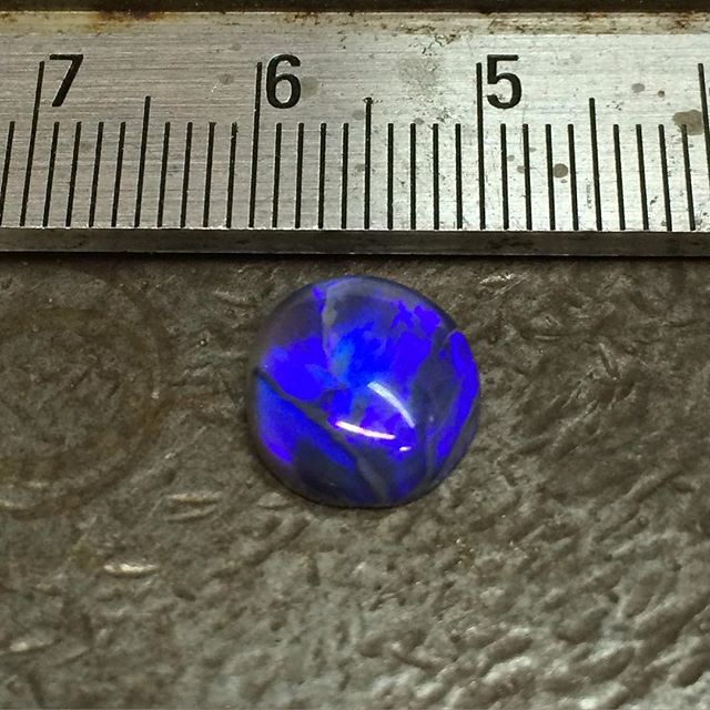 Had this amazing little Australian Opal for a couple of years. It's begging me to make it into something!