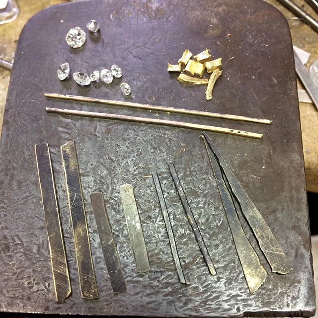 Continuing on from my last post, I was able to get as much gold as I needed from the old rings to make the whole new piece which will be graduated diamond drop earrings. I don't melt down old gold so this is how I recycle!