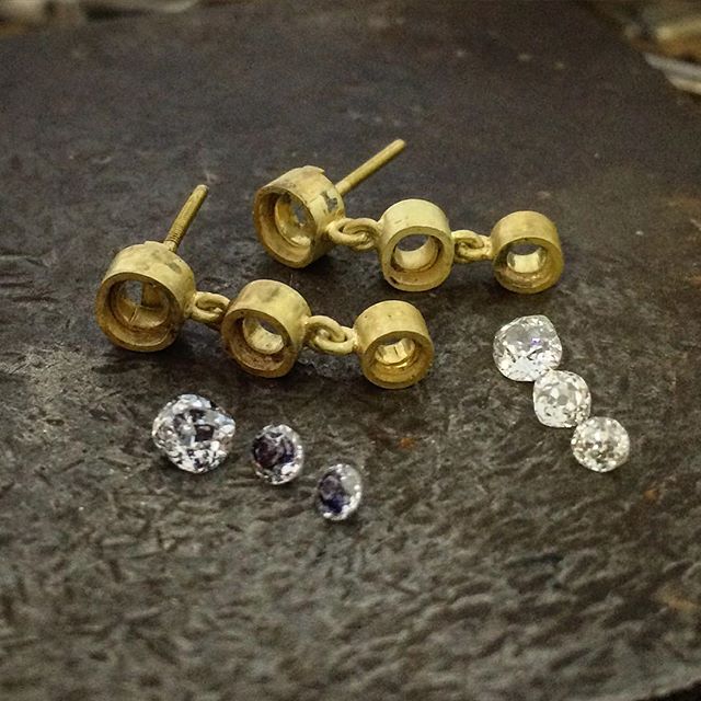 Getting towards setting time with these antique diamond drops, the custom remodel recycling my clients old gold and diamonds from heirloom jewellery. Very exciting!