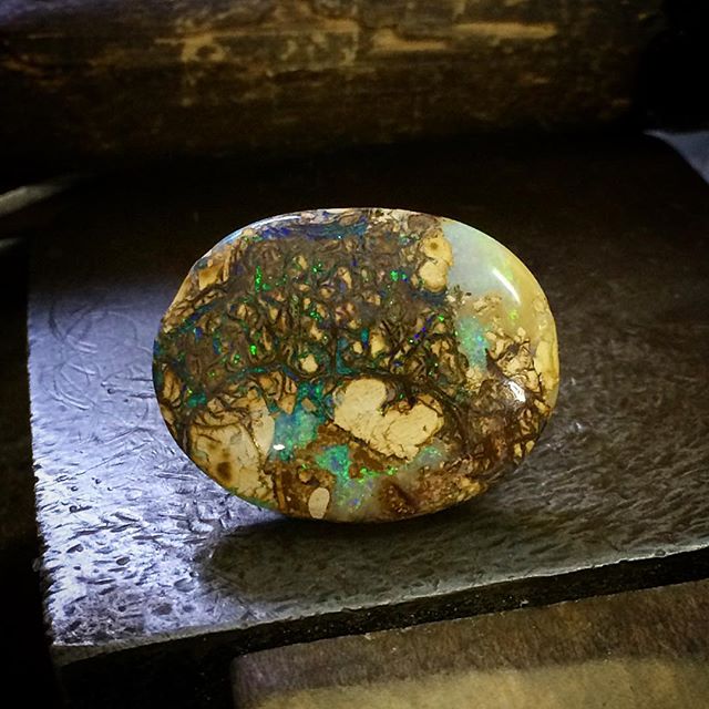 Sneak peak at my latest distraction Queensland Yowah Opal. See the big old oak tree? Love it!! A few custom orders to complete before I get to play with this amazing stone!