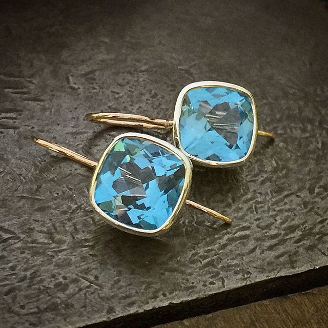 This blue reminds me of Sunmer️Heat treated Blue Topaz set in Sterling Silver with Rose Gold Hooks. I don't use many heat treated stones these days but these are my favourite colour so you will continue to see blue topaz in my creations Can't resist!