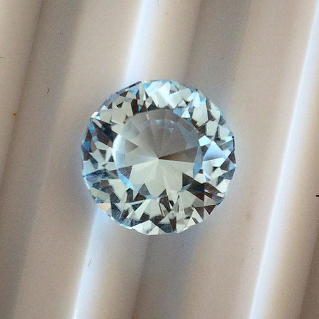 Going through my stone stash from March...havnt had a chance to play with it much yet! Here is an absolutely stunning natural blue Queensland topaz. Sooooo pretty. Its 10mm round. I think it looks bluer in real life too.