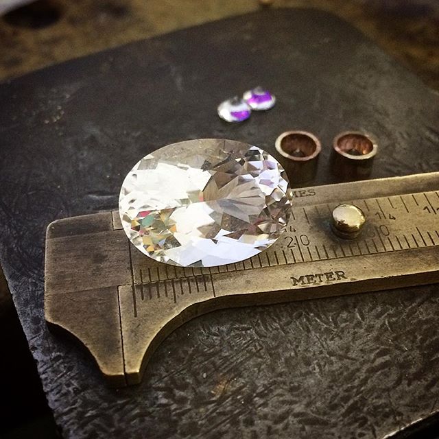 This big Killiecrankie Diamond (Topaz from Flinders Island Tasmania) is over 17cts! It's going to make an amazing pendant matched up with some smaller topaz. The purple on the little ones in the distance is just texta marking which pair is which.