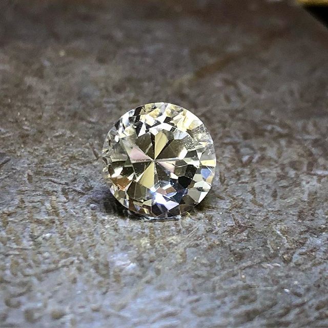 Just magical!! Queensland Topaz with a Needle inclusion! What a pretty specimen! I wonder where this one will take me? Definitely a ring! @laurenharrisjewellery