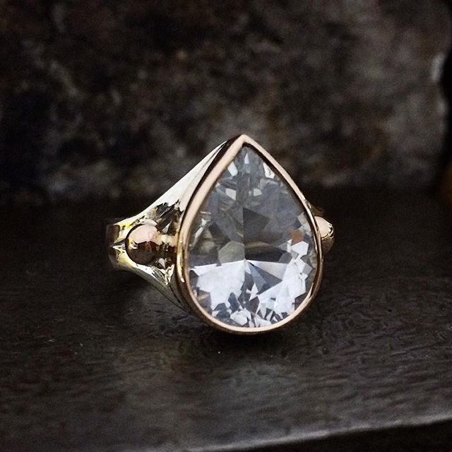 Here's one I haven't posted yet! This pretty teardrop is Queensland Topaz with an ever so slight tinge of blue It's got a lovely glow to it and beautiful bug flashy facets! Stunningly displayed and for sale @theempressandwolf in Daylesford. and @laurenharrisjewellery