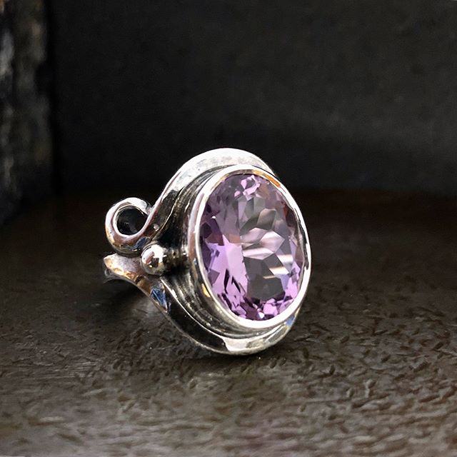 Loving Amethyst lately! Had a bit of a love hate battle making this one and ended up with a piece I’m just so happy about! Love it when things turns out well. I wonder who’s finger this one will find itself on? Available @theempressandwolf in Daylesford Victoria