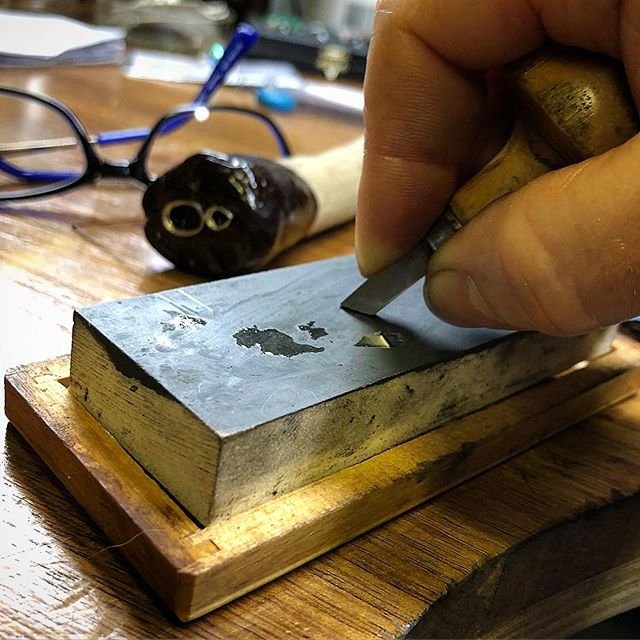 Sharp tools are very important for a neat job! I like to sharpen by hand. There’s a knack to it but it’s satisfying! This is my flat edge graver. I have always called it a scorper. I use it to clean up the inside rim of my bezel settings to give a neat shiny edge.