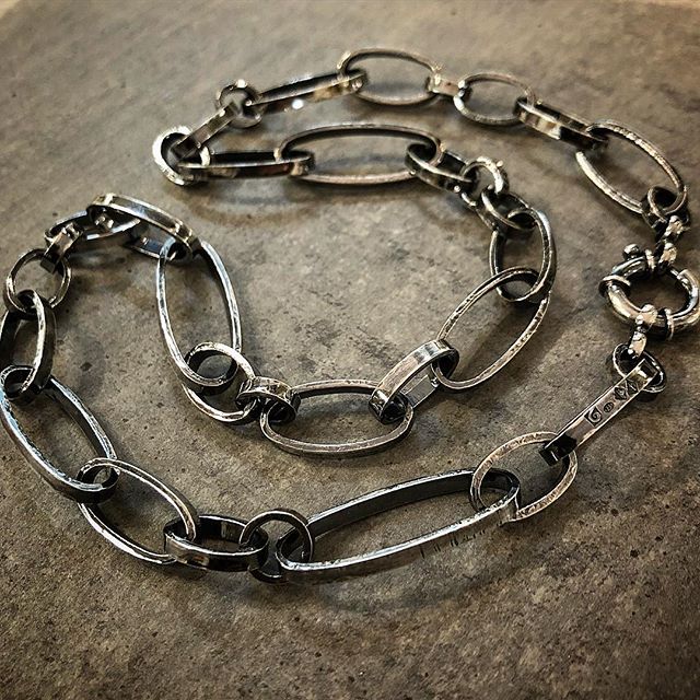 It’s been a while since I made this style chain. I really enjoy making the odd sized free form links! There’s something therapeutic about chain making! I like to use a large bolt ring clasp on these big chains. That way you can still add a pendant to the clasp to mix it up a bit. Stamped with my full set of hallmarks @gsga.org.au You can see this one @findcollective in the Salamanca Arts Centre Hobart